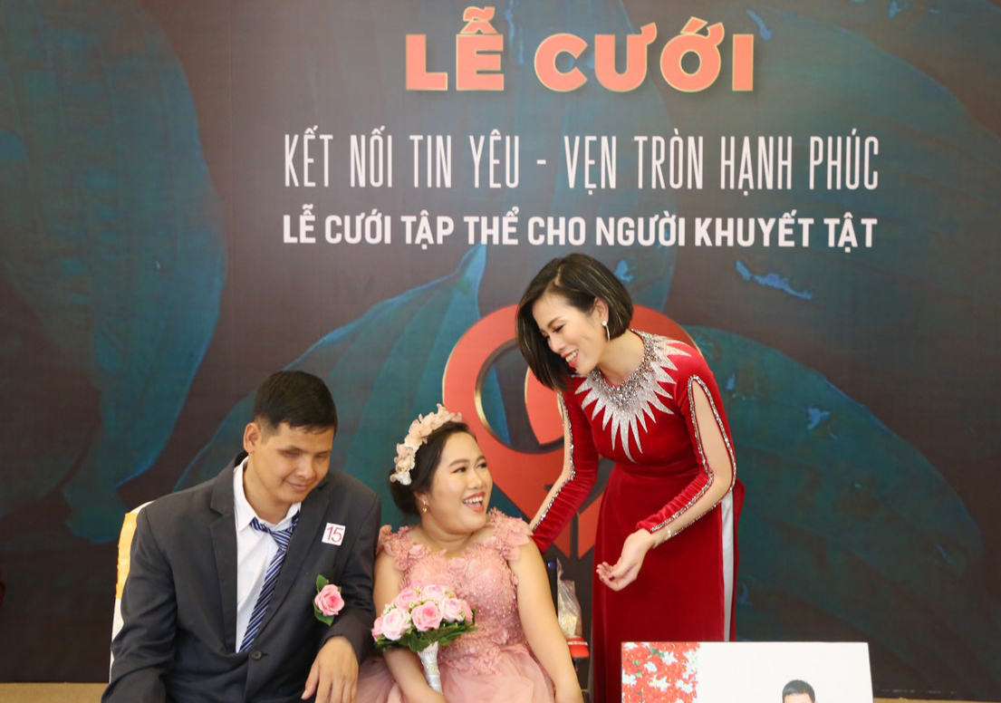 Hoa Đất Sét Song Hương giúp 41 cô dâu – chú rể thêm lung linh trong lễ cưới tập thể