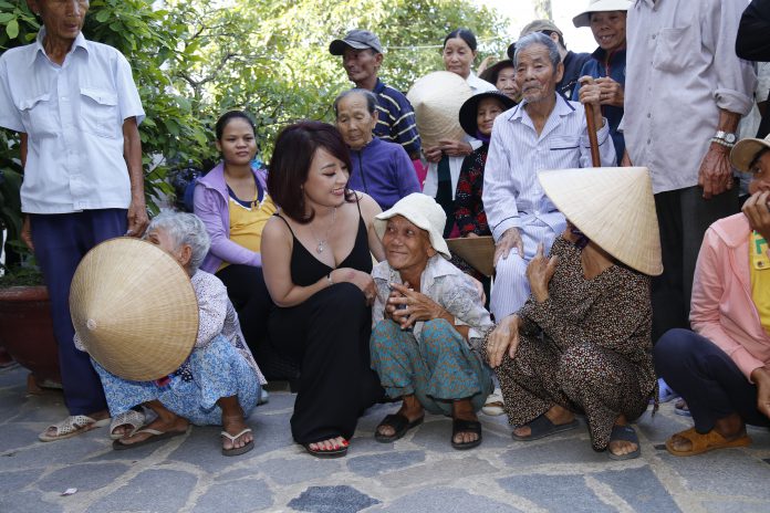 Hoa hậu Sandy Nguyễn tiếp tục hành trình thiện nguyện xuyên Việt – dừng chân tại Quy Nhơn
