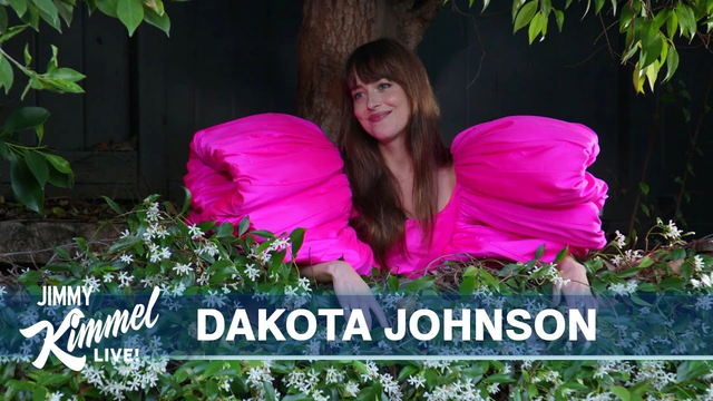Dakota Johnson đầy nữ tính trong thiết kế của Công Trí