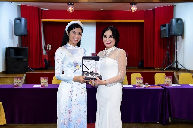 Dàn thí sinh Hoa hậu Doanh nhân Người Việt Châu Á 2018 và những nghĩa cử đẹp trong sự kiện đấu giá từ thiện