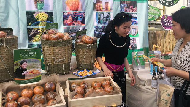 Đặc sản quê đổ bộ chợ Tết Sài Gòn – Hà Nội