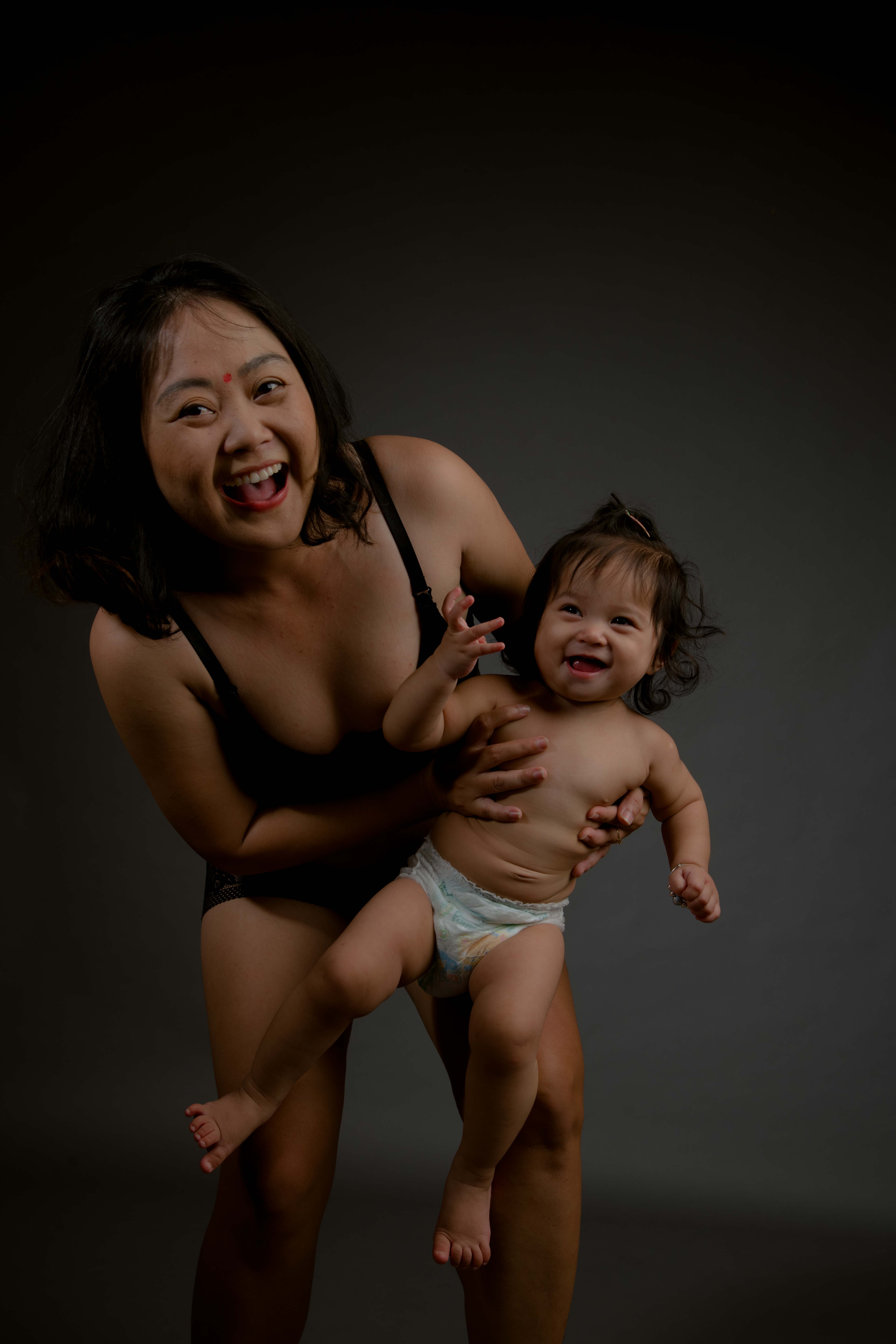Dự án #LoveYourBody công bố bộ ảnh “Những Hi sinh và Hạnh phúc của Mẹ” nhân ngày 20/10