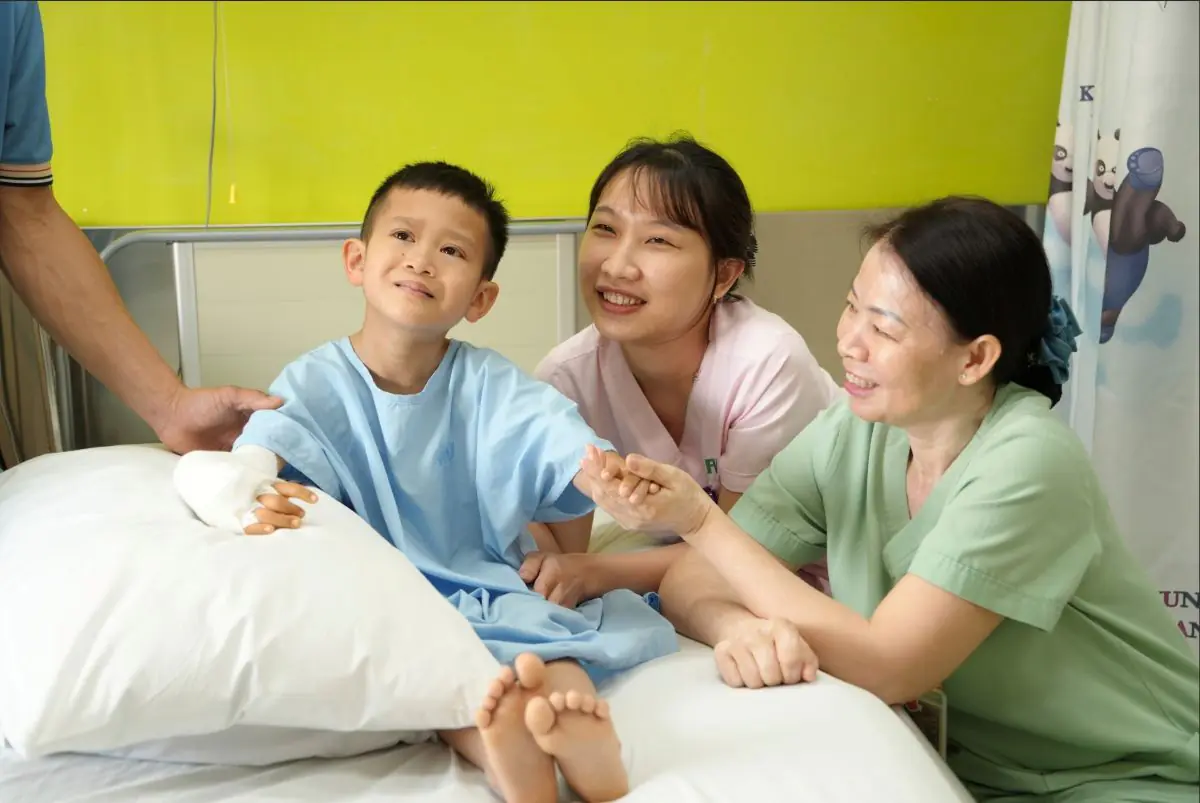 CHẮP CÁNH ƯỚC MƠ CHO CẬU BÉ MÊ HÁT DÂN CA HÀNH TRÌNH TÌM LẠI ĐÔI TAY LÀNH LẶN